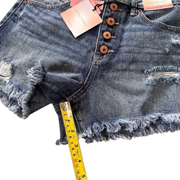 Women’s Happily Grey Super High Ride Wedge Jean Shorts Size 0/24 - Picture 4 of 6